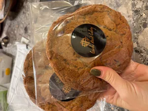 CustomPhoneWalletsNow.com - Circle Stickers