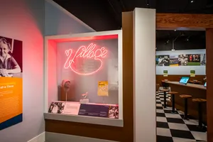 CustomPhoneWalletsNow.com