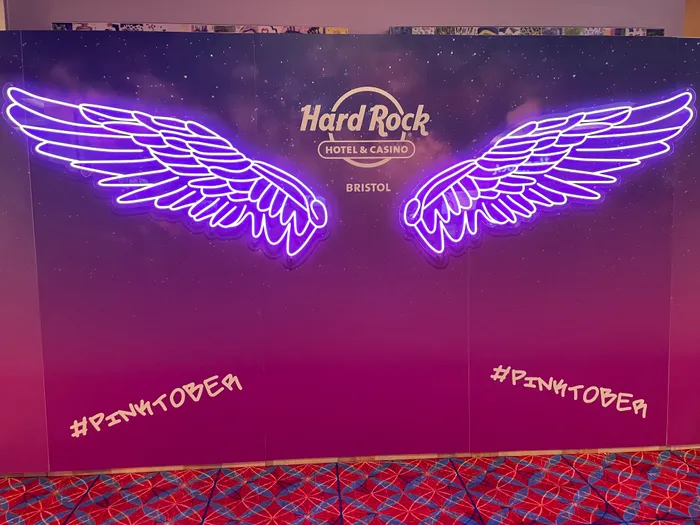 CustomPhoneWalletsNow.com - Artwork Neon Sign