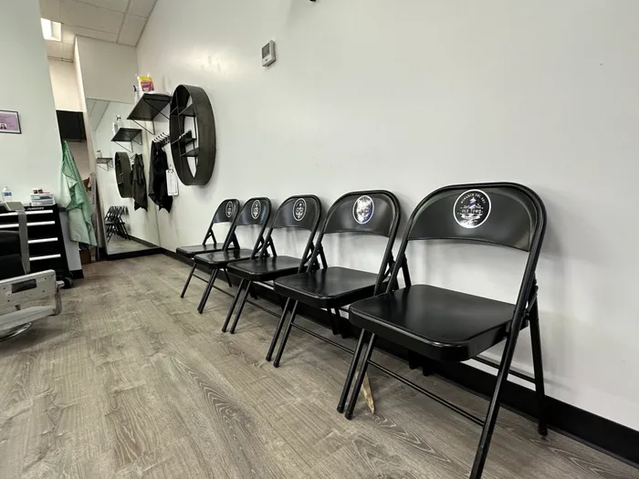 CustomPhoneWalletsNow.com - Circle Stickers