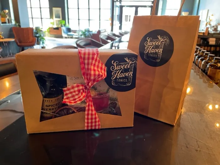 CustomPhoneWalletsNow.com - Circle Stickers