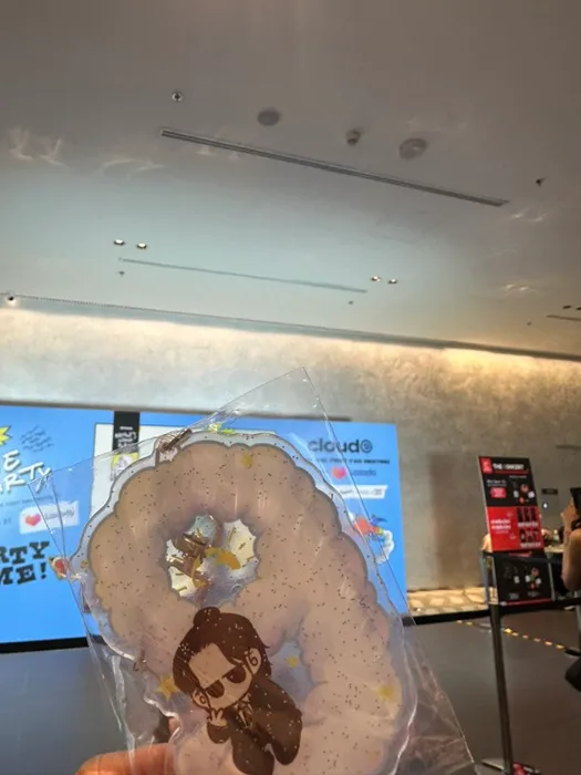 CustomPhoneWalletsNow.com - Acrylic Keychain