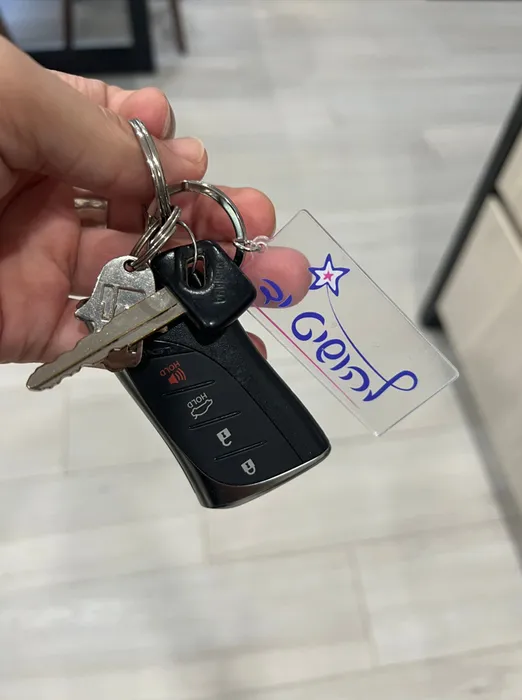 CustomPhoneWalletsNow.com - Acrylic Keychain