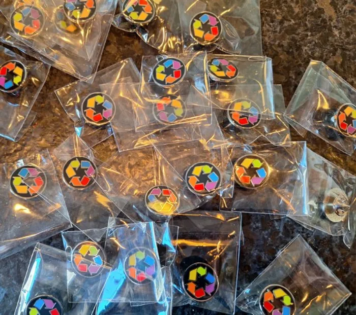 CustomPhoneWalletsNow.com - Hard Enamel Pin