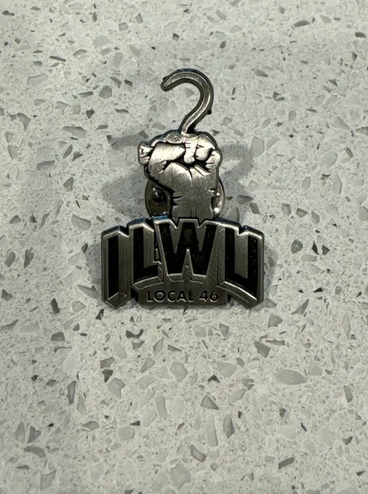 CustomPhoneWalletsNow.com - Die Struck Pin