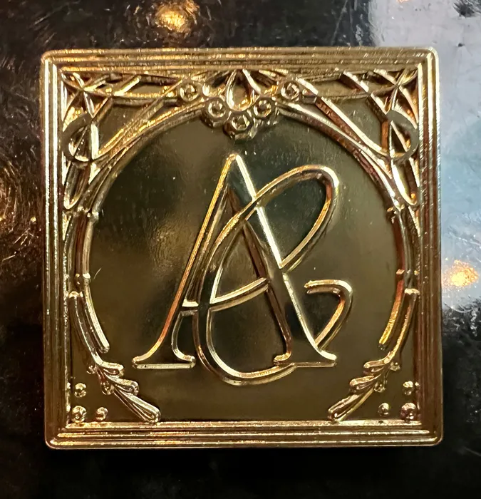 CustomPhoneWalletsNow.com - Die Struck Pin