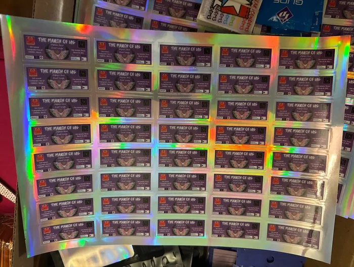 CustomPhoneWalletsNow.com - Hologram Stickers