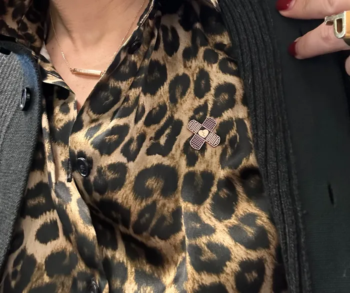 CustomPhoneWalletsNow.com - Die Struck Pin