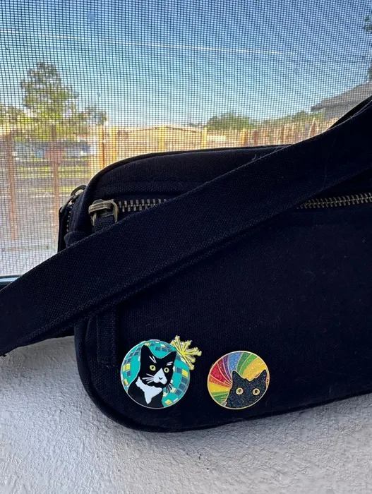 CustomPhoneWalletsNow.com - Hard Enamel Pin