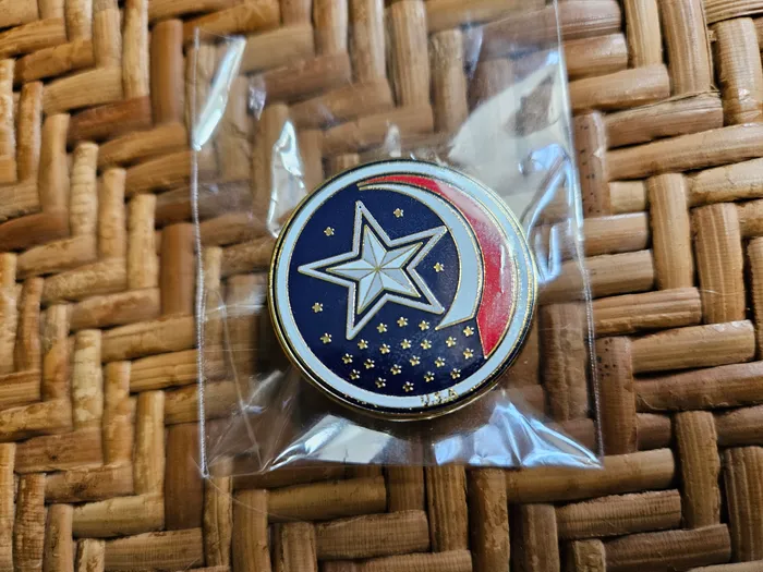 CustomPhoneWalletsNow.com - Hard Enamel Pin