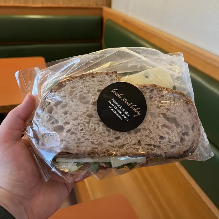 CustomPhoneWalletsNow.com - Circle Stickers