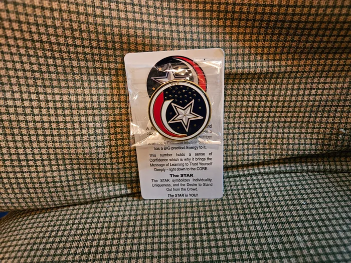 CustomPhoneWalletsNow.com - Hard Enamel Pin