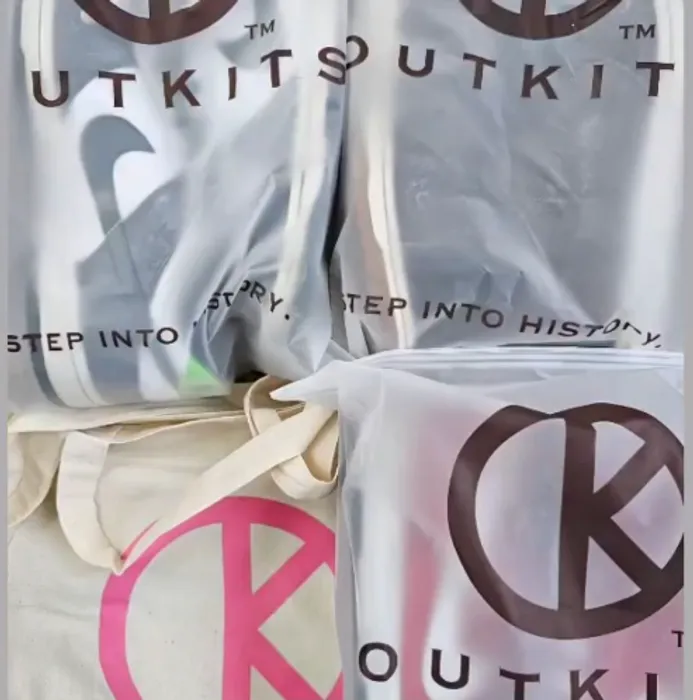 CustomPhoneWalletsNow.com - Zipper Frosted Bag