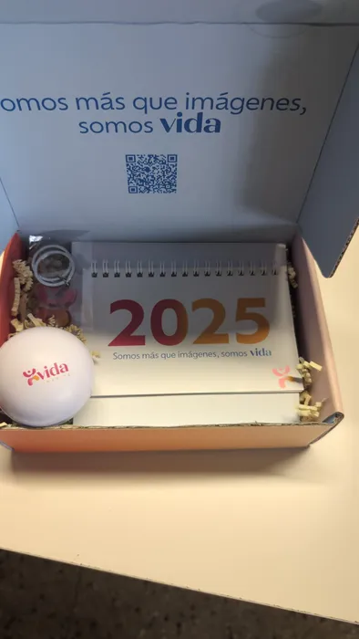 CustomPhoneWalletsNow.com - Custom Mailer Box