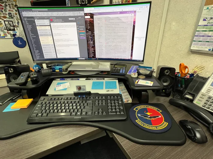 CustomPhoneWalletsNow.com - Custom Round Mouse Pad