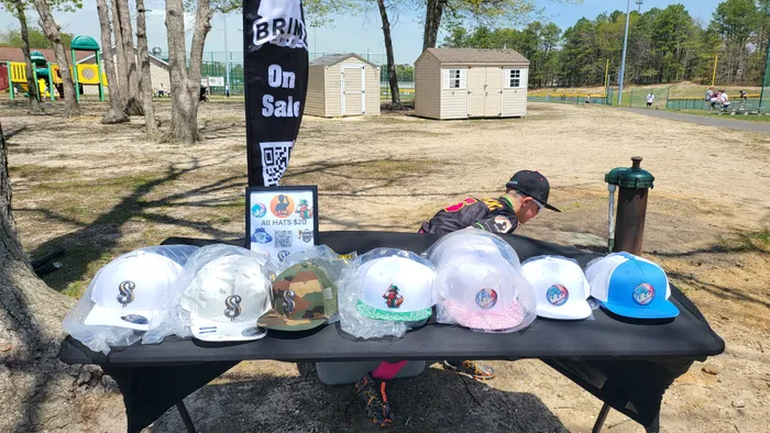 CustomPhoneWalletsNow.com - Swooper Flag