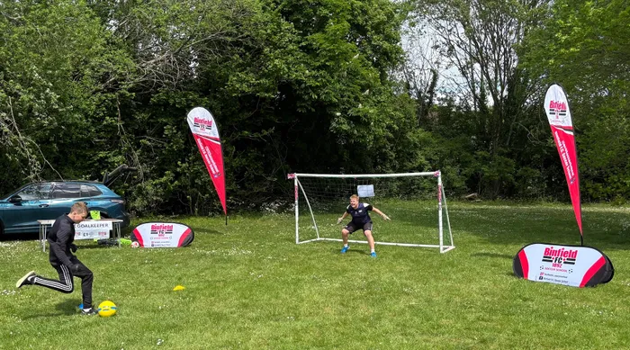 CustomPhoneWalletsNow.com - Oval Pop Up Banners