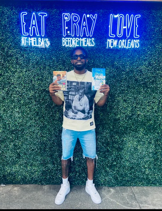 CustomPhoneWalletsNow.com - Artwork Neon Sign