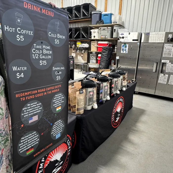 CustomPhoneWalletsNow.com - Pole Banners