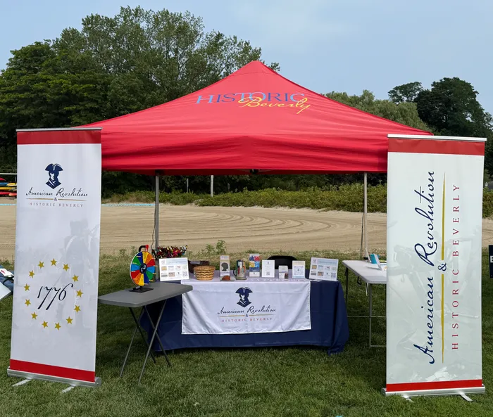 CustomPhoneWalletsNow.com - Table Runner