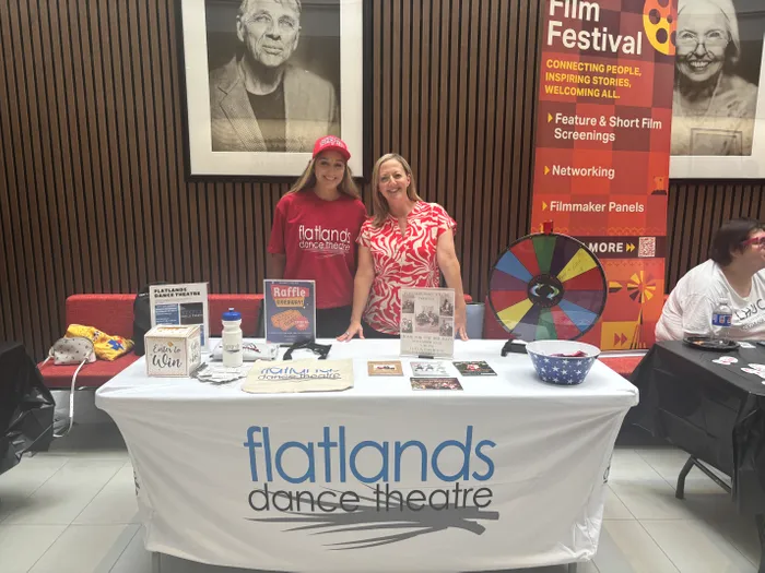 CustomPhoneWalletsNow.com - Custom Rectangle Table Covers