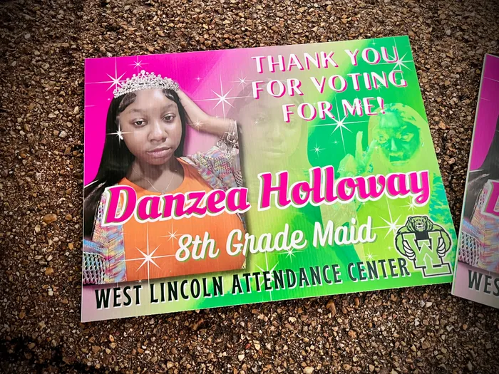 CustomPhoneWalletsNow.com - Graduation Outdoor Yard Sign