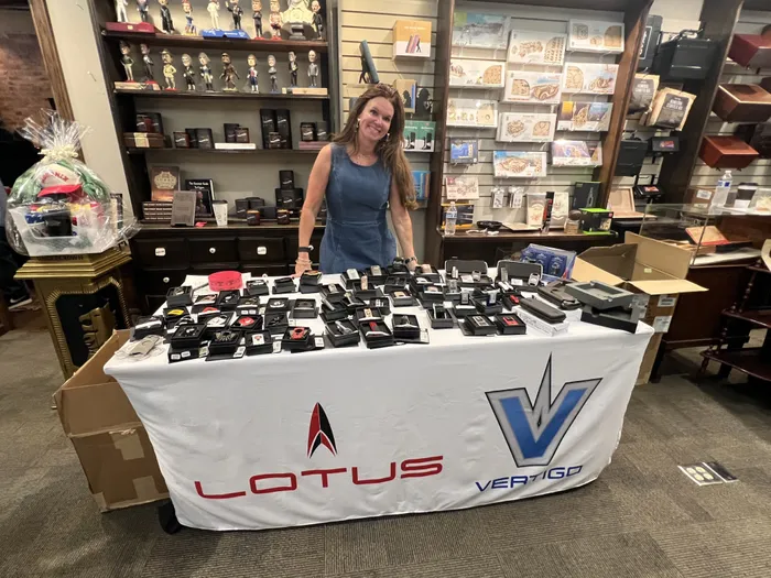 CustomPhoneWalletsNow.com - Custom Rectangle Table Covers