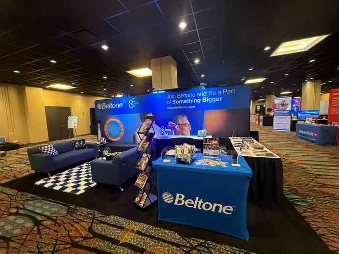 CustomPhoneWalletsNow.com - Custom Square Table Covers