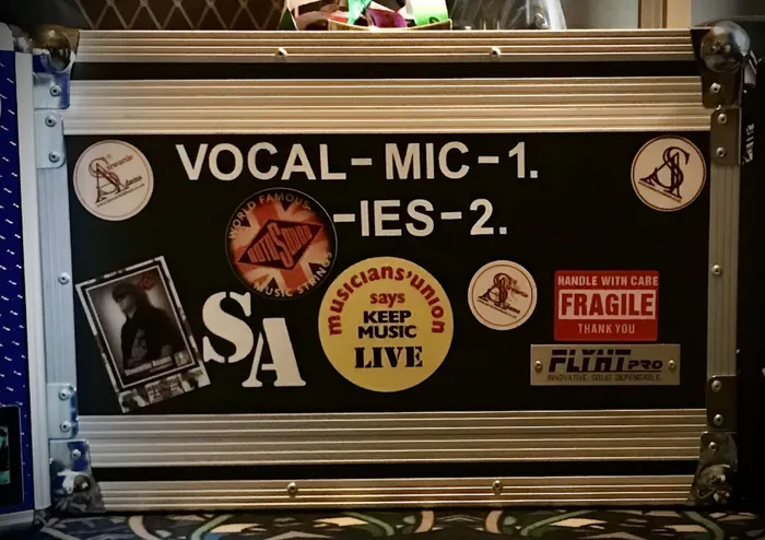 CustomPhoneWalletsNow.com - Circle Stickers