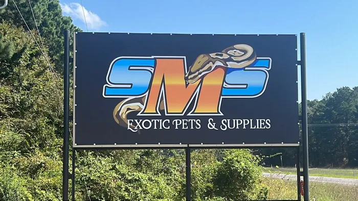 CustomPhoneWalletsNow.com - Custom Vinyl Banners