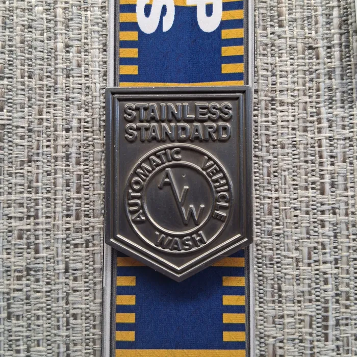 CustomPhoneWalletsNow.com - Die Struck Pin