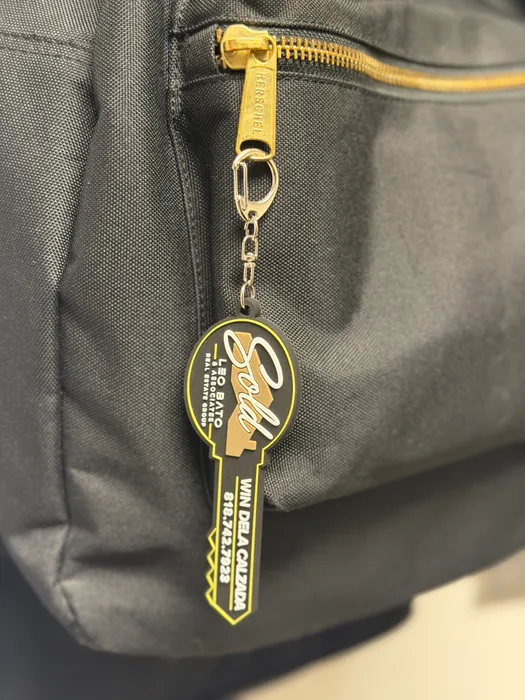CustomPhoneWalletsNow.com - PVC Keychain